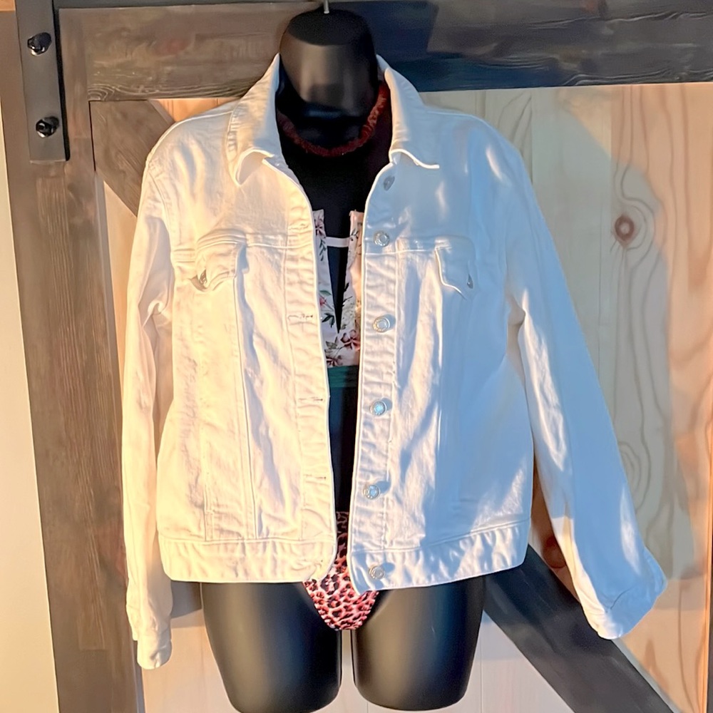 Old Navy White Jean Jacket woman’s  large